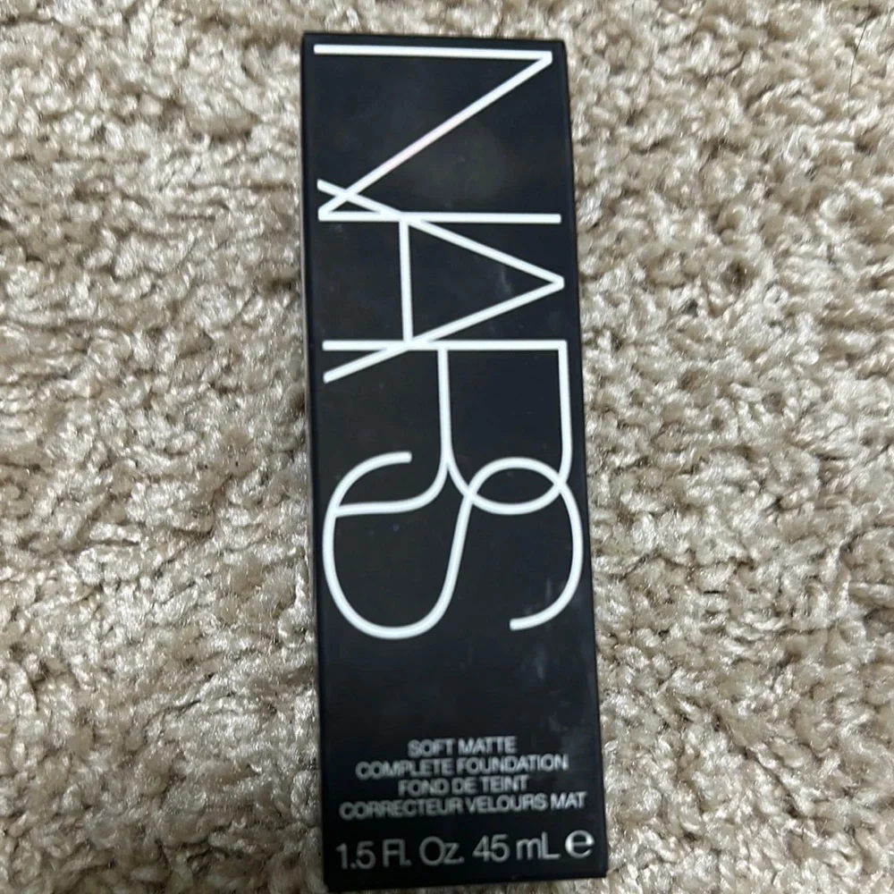 NARS Soft Matte Complete Foundation Light 3-Gobi